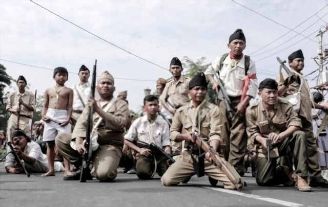 Ilustrasi pejuang Indonesia (sumber: https://www.shutterstock.com/image-photo/yogyakarta-indonesia-march-4-2018-colossal-1448324684)