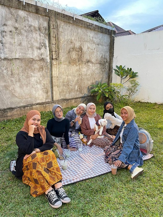 Sekumpulan anak muda di Pontianak mengkampanyekan berkain. Foto: Siti Annisa Aini/ Hi!Pontianak