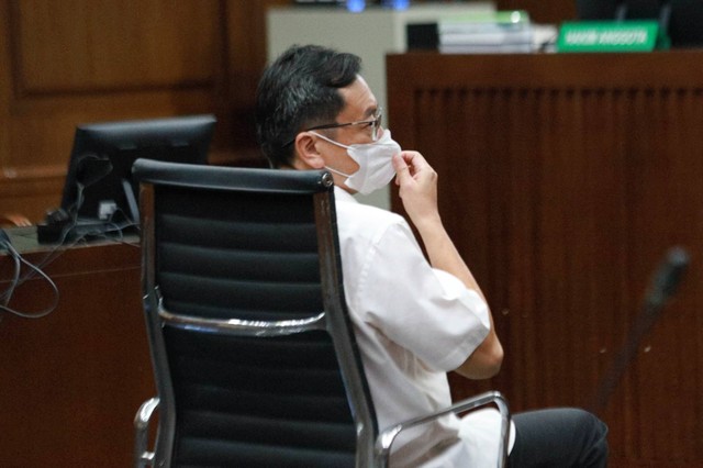 Terdakwa kasus ASABRI Benny Tjokrosaputro saat sidang putusan di Pengadilan Negeri Jakarta Pusat, Kamis (12/1/2023). Foto: Jamal Ramadhan/kumparan