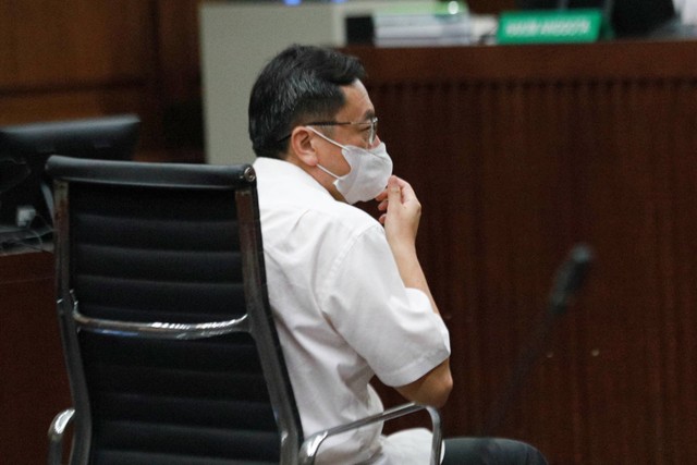 Terdakwa kasus ASABRI Benny Tjokrosaputro saat sidang putusan di Pengadilan Negeri Jakarta Pusat, Kamis (12/1/2023). Foto: Jamal Ramadhan/kumparan
