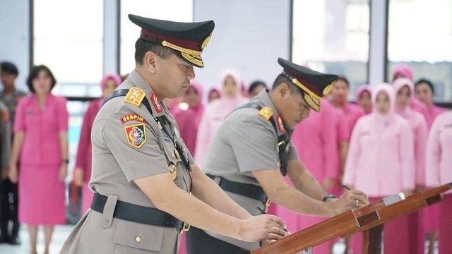  Serah terima jabatan di lingkup Polda Sulawesi Barat. Foto: Humas Polda Sulbar