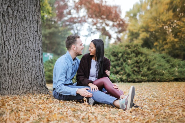 Berbagai ide quality time bareng pasangan bisa kamu lakukan untuk memperkuat hubunganmu. Foto: Pexels.com