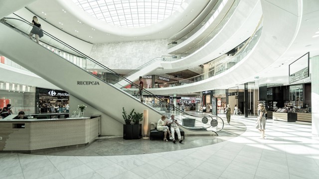 Ilustrasi Mall Dekat Stasiun Grogol. Foto: Unsplash/Michael Weidemann.