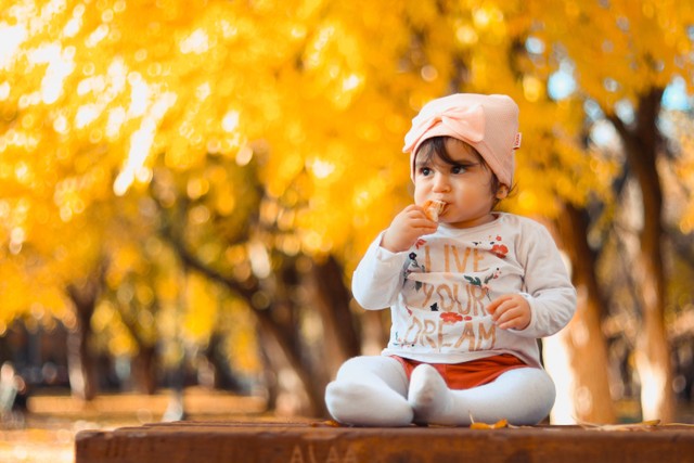 Ilustrasi bayi makan finger food untuk bayi belum tumbuh gigi. Foto: Pexels.com