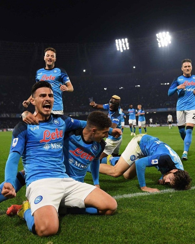 Napoli mengalahkan Juventus di pekan ke-18 Liga Italia 2022/23, di Stadion Diego Armando Maradona, Sabtu (14/1/2023).
 Foto: Instagram/@officialsscnapoli