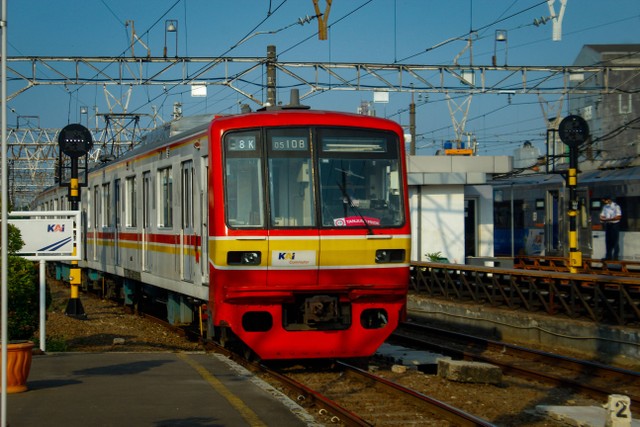 Foto Hanyalah Ilustrasi KRL. Sumber: Unsplash/Raditya Putra Mahardika