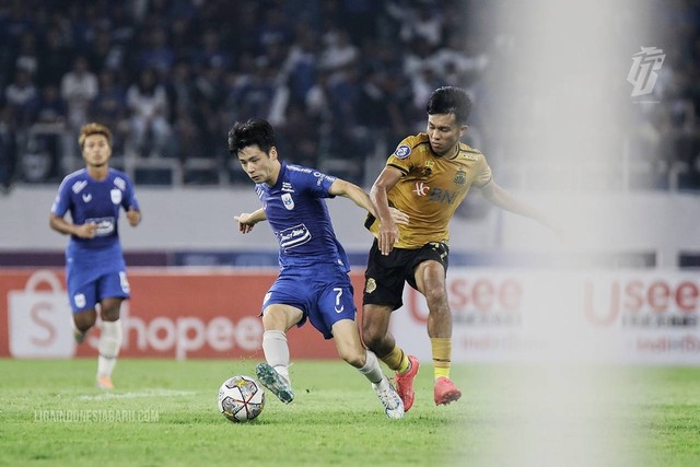 Pertandingan antara PSIS Semarang vs Bhayangkara FC dalam lanjutan kompetisi Liga 1. Foto: Liga Indonesia Baru (LIB)