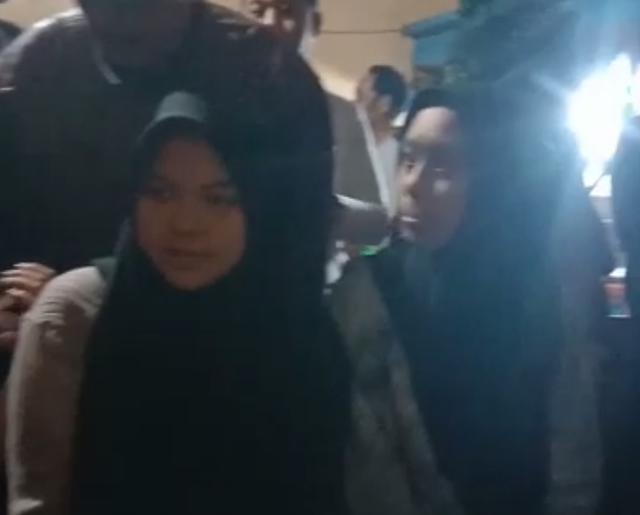 Screenshot video penyelamatan 6 pelajar SMAN 4 Kota Bukittinggi di Ngarai Sianok.