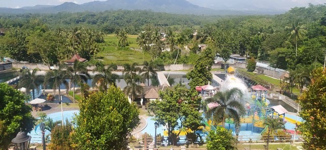 Suasana Taman Wisata Air Kalibening Magelang yang masih sepi pengunjung. Foto: hermanto