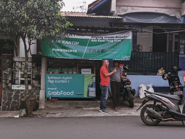 Sahoun Ayam Pak Kartim di Jalan Kaliputih, Purwokerto Timur. Sumber Original Penulis.