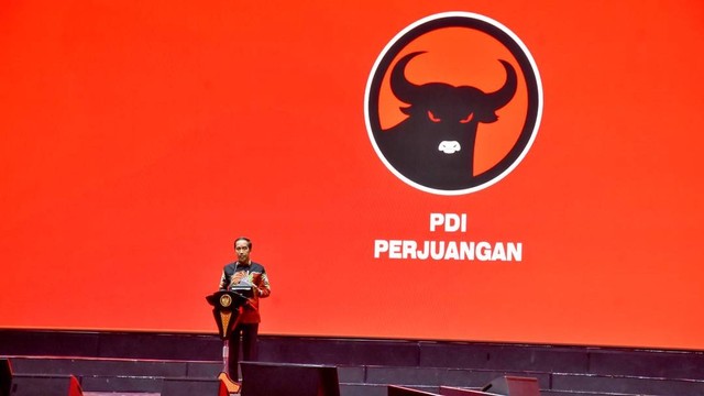 Presiden Jokowi berpidato dalam HUT ke-50 PDIP di Hall A JIExpo Kemayoran, Jakarta, Selasa (10/01/2023). FOTO: Dok PDIP