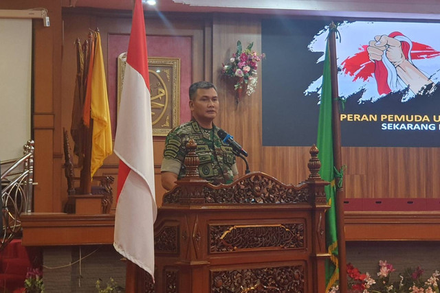 Pangdam III/Siliwangi Mayjen Kunto Arief Wibowo saat menyampaikan kuliah umum di Universitas Baiturrahmah (Unbrah), Sumatera Barat, pada Sabtu (14/1). Foto: Dok. Istimewa