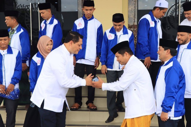 Kapolda Aceh Irjen Ahmad Haydar melepas kontingen Aceh untuk mengikuti Pekan Olahraga dan Seni Nahdlatul Ulama (Porseni NU) di Solo, Jawa Tengah, 15-21 Januari 2023. Foto: Dok. Polda Aceh