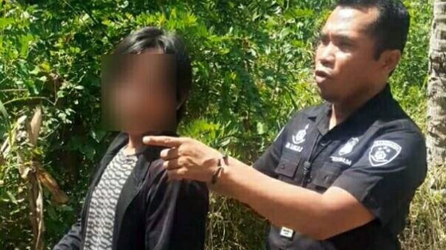 Terduga pelaku pembunuhan di Ratatotok, Kabupaten Minahasa Tenggara saat diamankan polisi. (foto: istimewa)