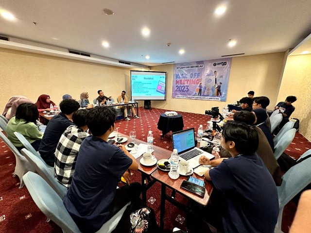 Tim PT Lampung Geh Helau menggelar Kick Off Meeting 2023 di Hotel Golden Tulip Springhill, Bandar Lampung. | Foto : Muh Ikwan/ Lampung Geh