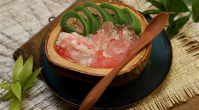 Pisang ijo source:https://www.shutterstock.com/id/image-photo/es-pisang-ijo-traditional-iced-dessert-1361499674