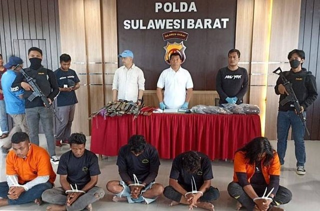 Polisi tetapkan 7 orang tersangka dalam kasus bentrok dua kelompok warga di Dusun Padang Kalua, Mamuju Tengah. Foto: Istimewa