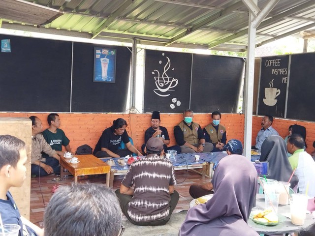 Mbah Darmo saat sedang memberikan ulasan tentang upaya-upaya pencegahan potensi ancaman bencana. Foto: ai/Gusdurian