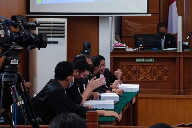 Sidang Tuntutan Kuat Ma'ruf & Ricky: Sama-sama Dituntut 8 Tahun Bui ...