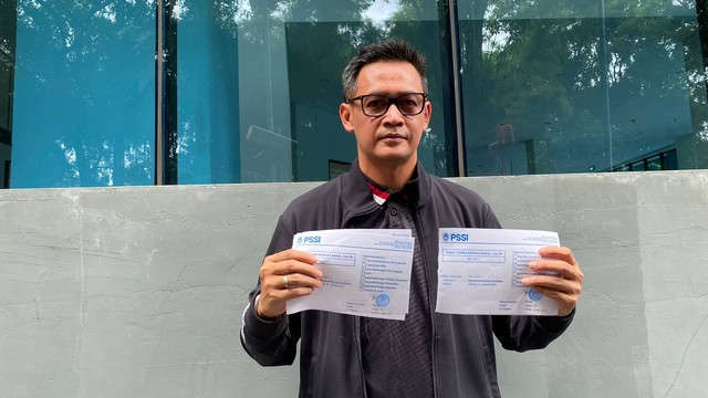 CEO Bandung Premier League, Doni Setiabudi, daftar Ketum PSSI pada 16 Januari 2023. Foto: Soni Insan Bagus L/kumparan