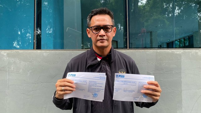 CEO Bandung Premier League, Doni Setiabudi, daftar Ketum PSSI pada 16 Januari 2023. Foto: Soni Insan Bagus L/kumparan