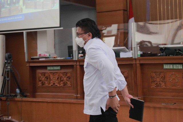 Terdakwa Ferdy Sambo usai mendengarkan pembacaan tuntutan dari JPU dalam sidang kasus pembunuhan berencana Brigadir Yosua di Pengadilan Negeri Jakarta Selatan, Selasa (17/1/2023). Foto: Jamal Ramadhan/kumparan