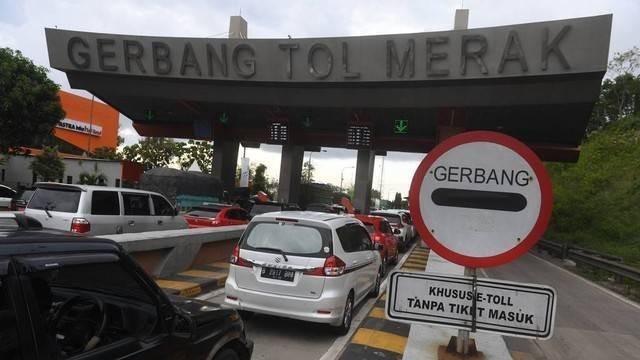 Tarif tol Cikupa Merak 2023. Foto: Akbar Nugroho Gumay/ANTARA FOTO