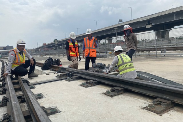 Stabling Depo LRT Jabodebek, Bekasi.  Foto: Alfaddillah/kumparan 