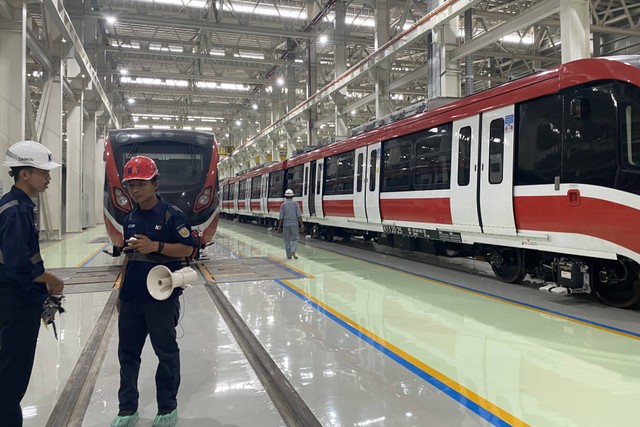 Stabling Depo LRT Jabodebek, Bekasi.  Foto: Alfaddillah/kumparan 