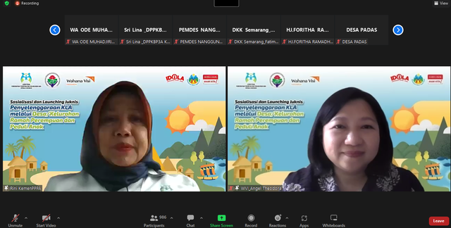 Rini Handayani, Plt. Deputi Pemenuhan Hak Anak, Kemen PPPA bersama Angelina Theodora, Direktur Nasional WVI, sesaat sebelum meluncurkan Juknis Penyelenggaraan Kota Layak Anak di Desa/Kelurahan.