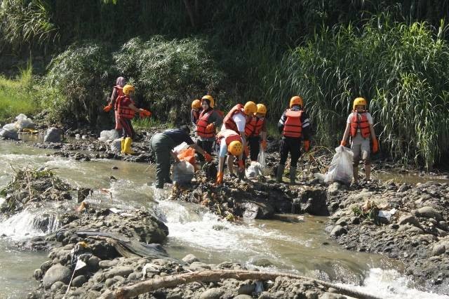 World Cleanup Day Indonesia bersama Top Content Creator melakukan bersih-bersih di Delta 15 Sungai Ciliwung Bogor. Dokumentasi Pribadi 