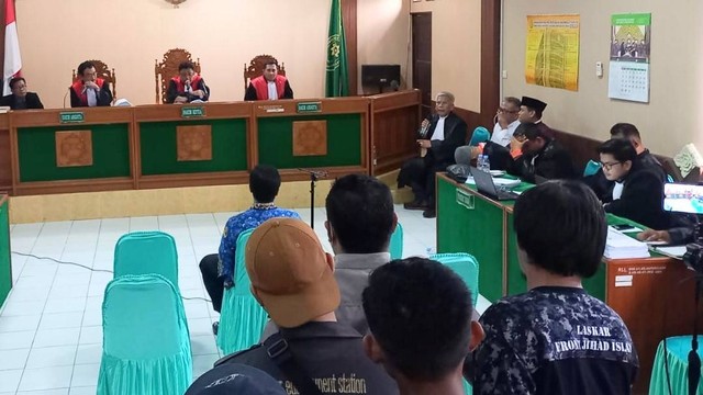 Lanjutan sidang dugaan ijazah palsu Presiden Jokowi dengan tersangka Bambang Tri kembali digelar di Pengadilan Negeri Solo, Selasa (17/01/2023). FOTO: Agung Santoso