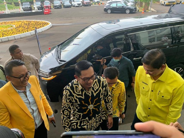 Gubernur Jabar Ridwan Kamil tiba di DPP Golkar untuk jadi kader. Foto: Paulina Herasmaranindar/kumparan