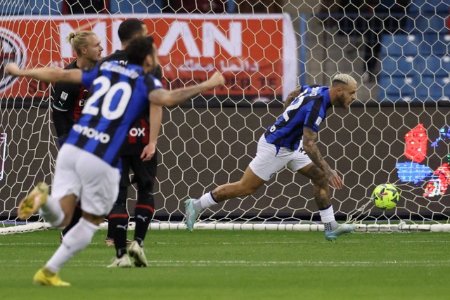 Selebrasi pemain Inter Milan Federico Dimarco usai mencetak gol ke gawang AC Milan pada pertandingan Piala Super Italia di Stadion King Fahd, Riyadh, Arab Saudi, Rabu (18/1/2023).  Foto: GIUSEPPE CACACE / AFP