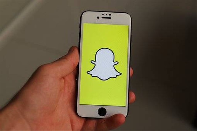 Ilustrasi menggunakan aplikasi Snapchat. Foto: Pixabay.com