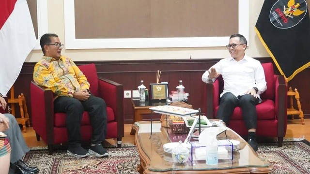 Pertemuan antara Penjabat Gubernur Sulawesi Barat Akmal Malik dengan Menteri Pendayagunaan Aparatur Negara Abdullah Azwar Anas. Foto: Humas Pemprov Sulbar