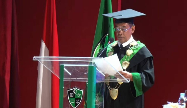 Rektor UICI Prof Laode Masihu Kamaluddin