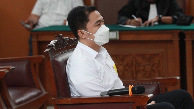 Terdakwa kasus dugaan perintangan penyidikan pembunuhan Brigadir Yosua, Arif Rachman Arifin bersiap mengikuti sidang lanjutan di PN Jakarta Selatan, Jakarta, Kamis (19/1/2023). Foto: ANTARA FOTO/Reno Esnir