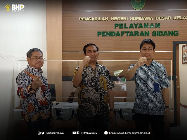 dok. Humas BHP Surabaya/Tim Kurator BHP Surabaya di Pengadilan Negeri Sumbawa Besar