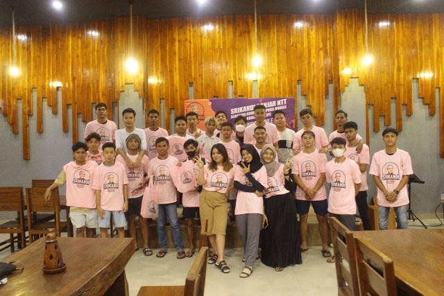 Sukarelawan Srikandi Ganjar Nusa Tenggara Timur (NTT) bersama Creative Average x Joys menggelar turnamen gim PUBG Mobile di Kota Kupang. Foto: Dok. Istimewa