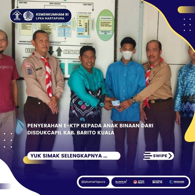 Penyerahan E-KTP Kepada Anak Binaan dari Disdukcapil Kab. Barito Kuala