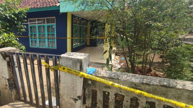 Suasana di rumah Solihin yang bunuh sembilan orang di Desa Gunungsari, Cianjur, pada Jumat (20/1).  Foto: Rachmadi Rasyad/kumparan