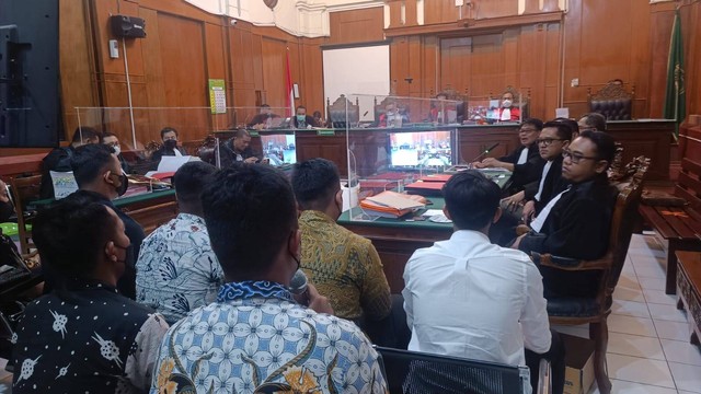 12 anggota Brimob menjadi saksi dalam persidangan tragedi Kanjuruhan di PN Surabaya, Jumat (20/1/2023). Foto: Farusma Okta Verdian/kumparan