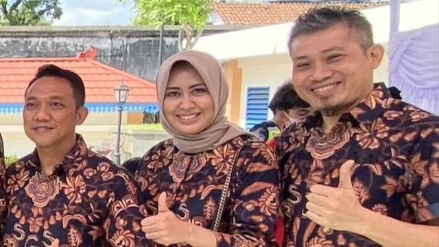 Salah satu caketum HIPMI Solo, Astrid Widayani (tengah), bersama anggota HIPMI lainnya. FOTO: Agung Santoso