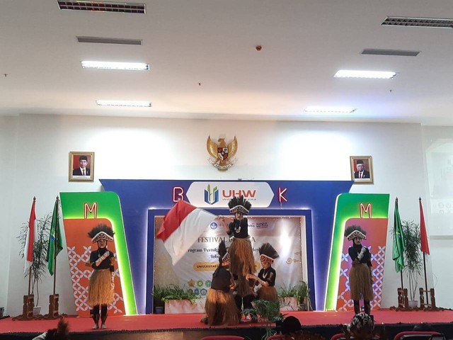 Kegiatan Festival Budaya di Unuversitas Hayam Wuruk Perbanas Surabaya. Foto-foto: Amanah Nur Asiah/Basra