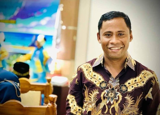 Pelaksana tugas Kepala Dinas Pendidikan Kabupaten Kepulauan Sula, Maulana Usia. Foto: Istimewa
