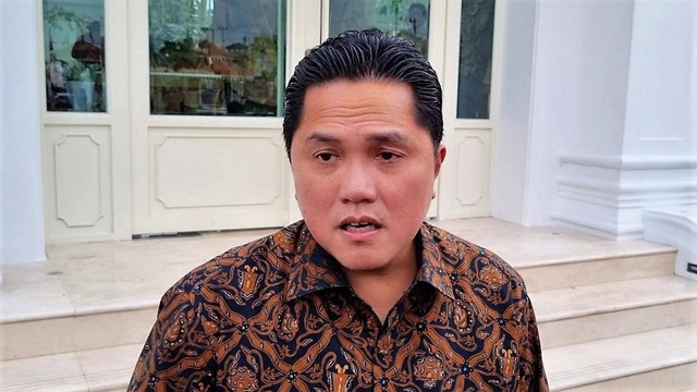 Menteri BUMN, Erick Thohir, di Taman Pracima Tuin kompleks Pura Mangkunegaran, Solo, Sabtu (21/01/2023). FOTO: Fernando Fitusia