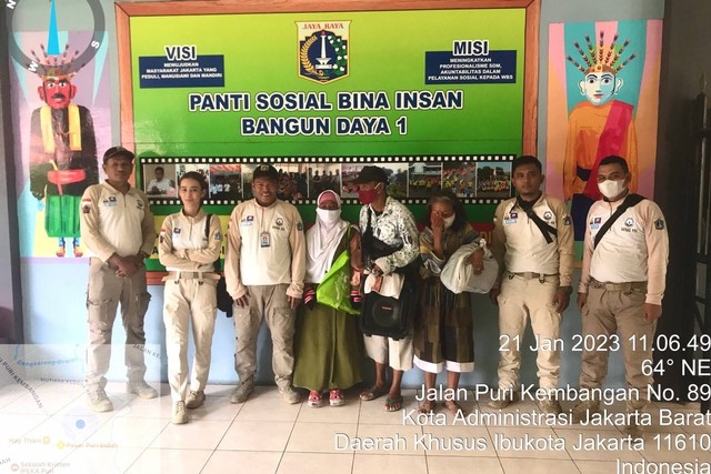 Dinas sosial Kota Administrasi Jakarta Selatan membawa pengemis dan pengamen ke Panti Sosial. Foto: Dok. Istimewa