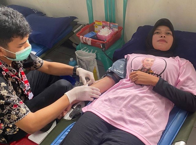 Kegiatan donor darah yang digelar Srikandi Ganjar Banten sebagai respons menipisnya stok darah di berbagai rumah sakit. Foto: Dok. Istimewa