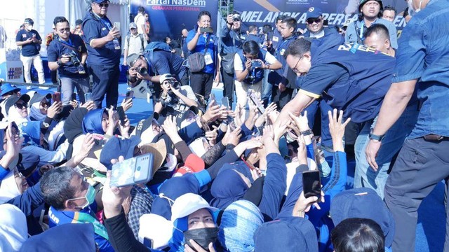 Anies Baswedan Jalan Sehat di Bandung, Minggu (22/1/2023). Foto: Dok. NasDem